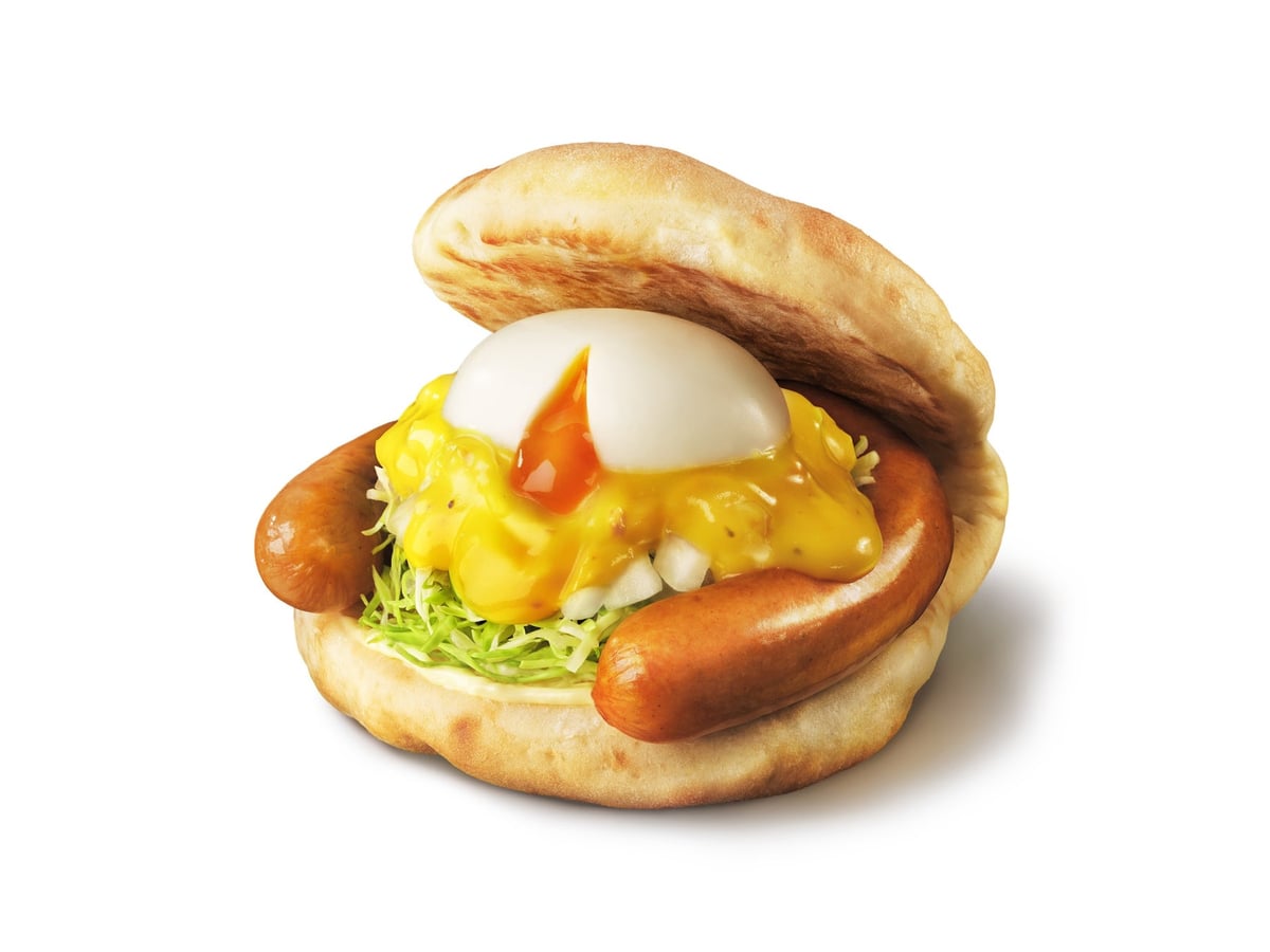 Original egg products. 'Golden Cheese Sauce Focaccia' — ¥560 (tax included)