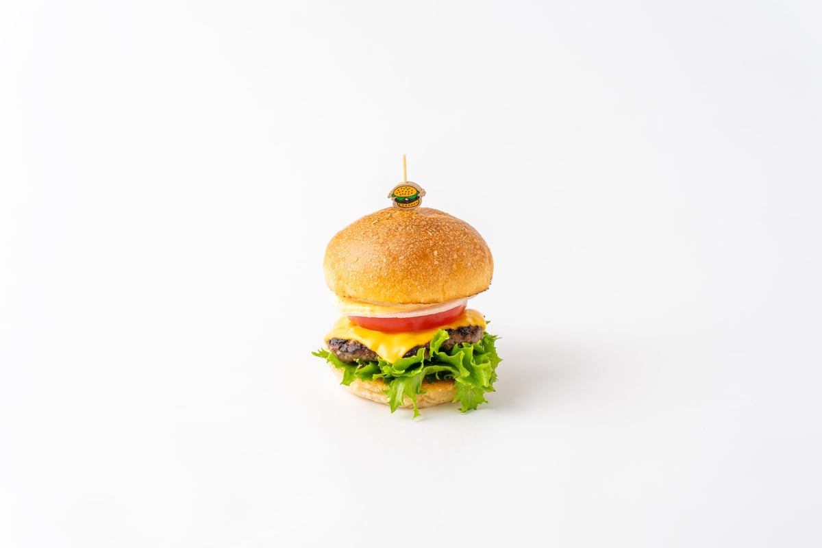 【SIGNATURE BURGERS】Soy-aged Grass-Fed Beef GOOD Burger — ¥1,570 (tax included)