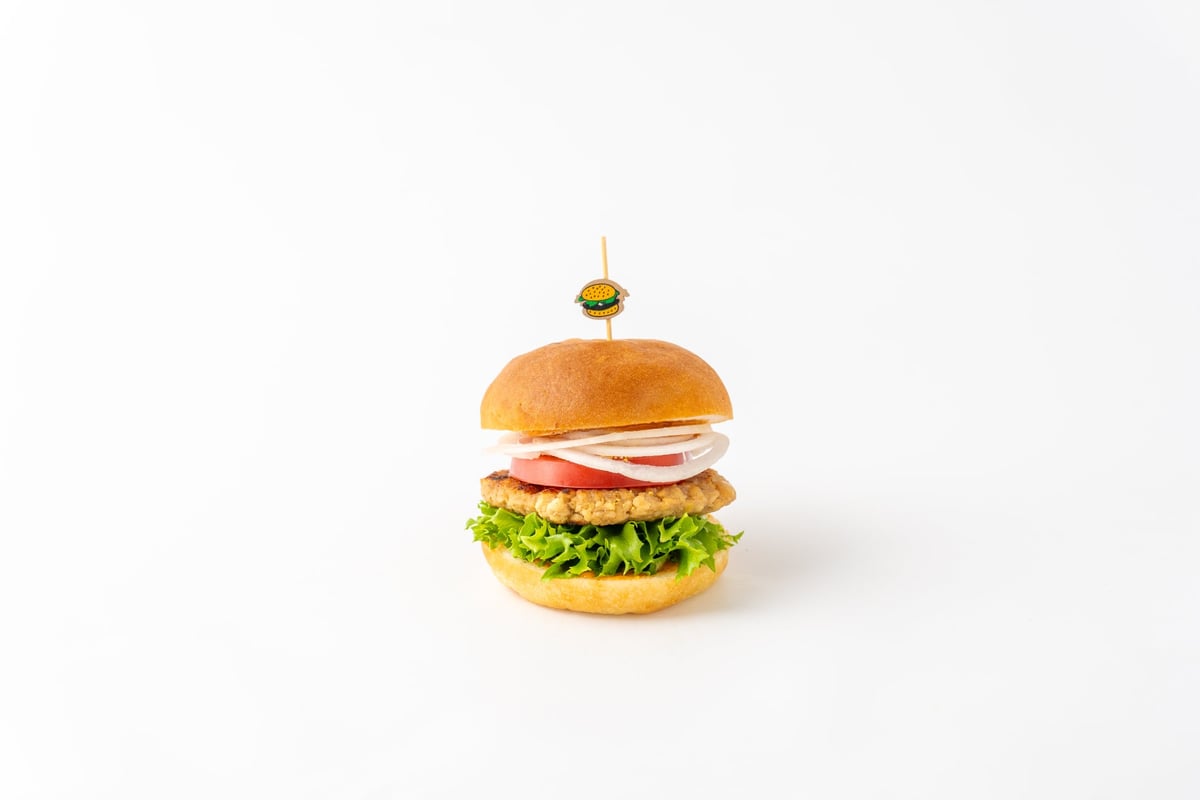 【VEGAN & GLUTEN-FREE BURGERS】Shio-Koji Soy Patty & Spice Mayonnaise Burger — ¥1,570 (tax included)