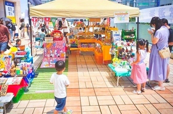 Gotemba Premium Outlets Hosts First Obon Summer Festival with Fireworks and Food Stalls