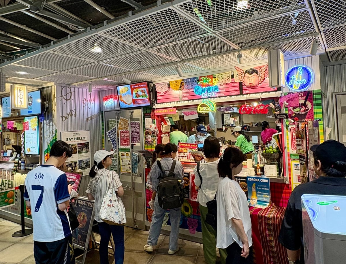 Crowds may form during peak hours on the day