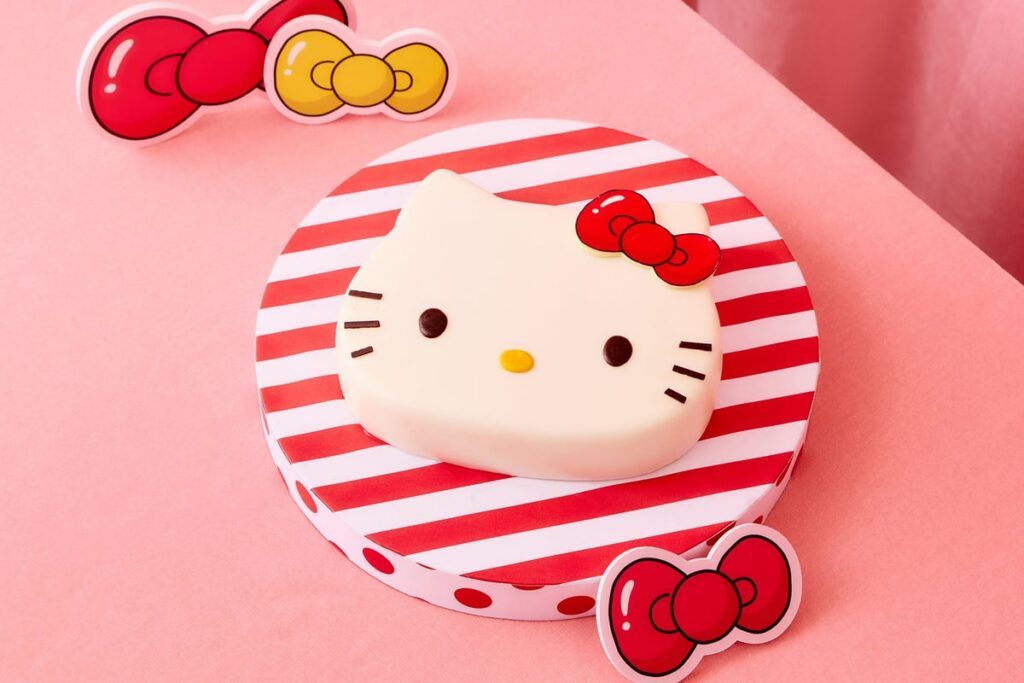 A Smile for Everyone Around the World♪ HELLO KITTY Big Face Cake
