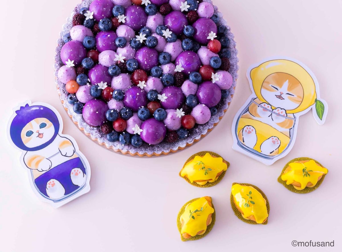 Blueberry Nyan's Tart (left) and Lemon Nyan's Cake (right)