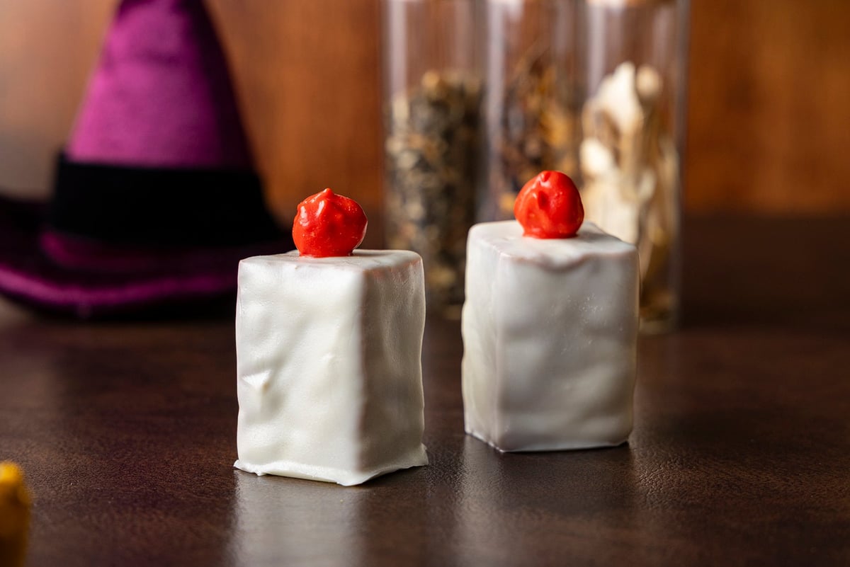 A candle that doesn't reveal secrets