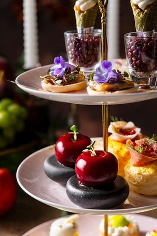Hilton Tokyo's Metropolitan Grill Returns with Top-Ranked 'Adam and Eve Meat Afternoon Tea'