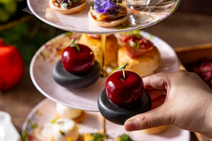 Hilton Tokyo's Metropolitan Grill Returns with Top-Ranked 'Adam and Eve Meat Afternoon Tea'