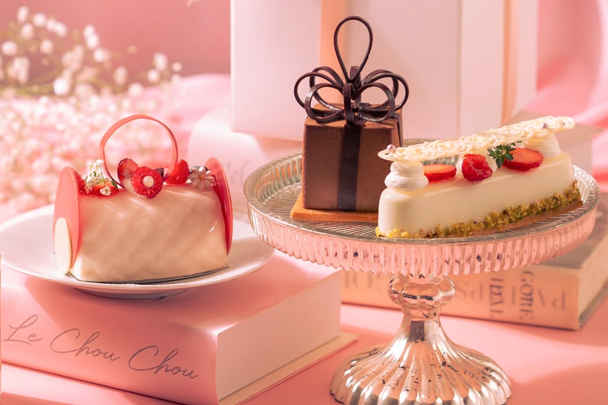 Starting with the delicate and charming 'LE CHOU CHOU' priced at ¥1,200 (tax included), the selection features cakes with intricate details and visually stunning sweets perfect for gifting.