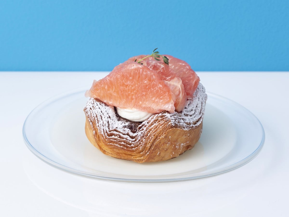 Pink Grapefruit Danish 1 piece ¥584 (takeout), ¥594 (dine-in) / THE STANDARD BAKERS TOKYO (Gransta Tokyo / 1F Central Passage Area inside the ticket gate)