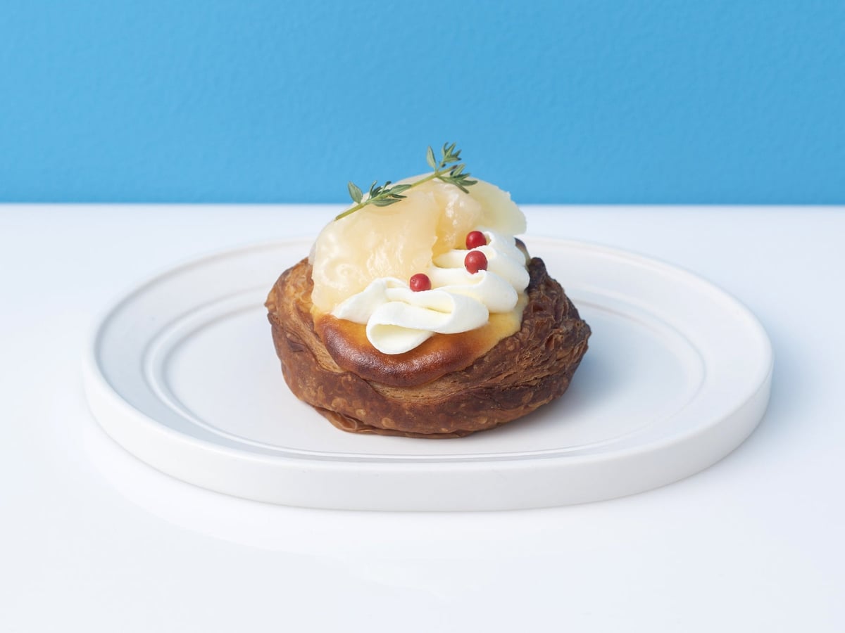 Peach Cheese Tart 1 piece ¥389 (takeout), ¥396 (dine-in) / Curly's Croissant TOKYO BAKE STAND (Gransta Tokyo / B1 Square Zero Area inside the ticket gate)