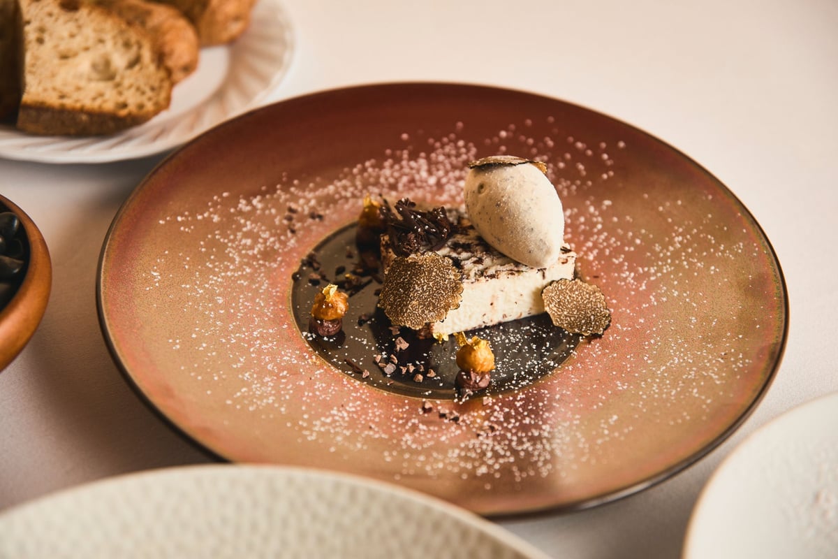 Mille-feuille Style Nuage Chocolate with Truffle Gelato +¥1,000 (tax included)