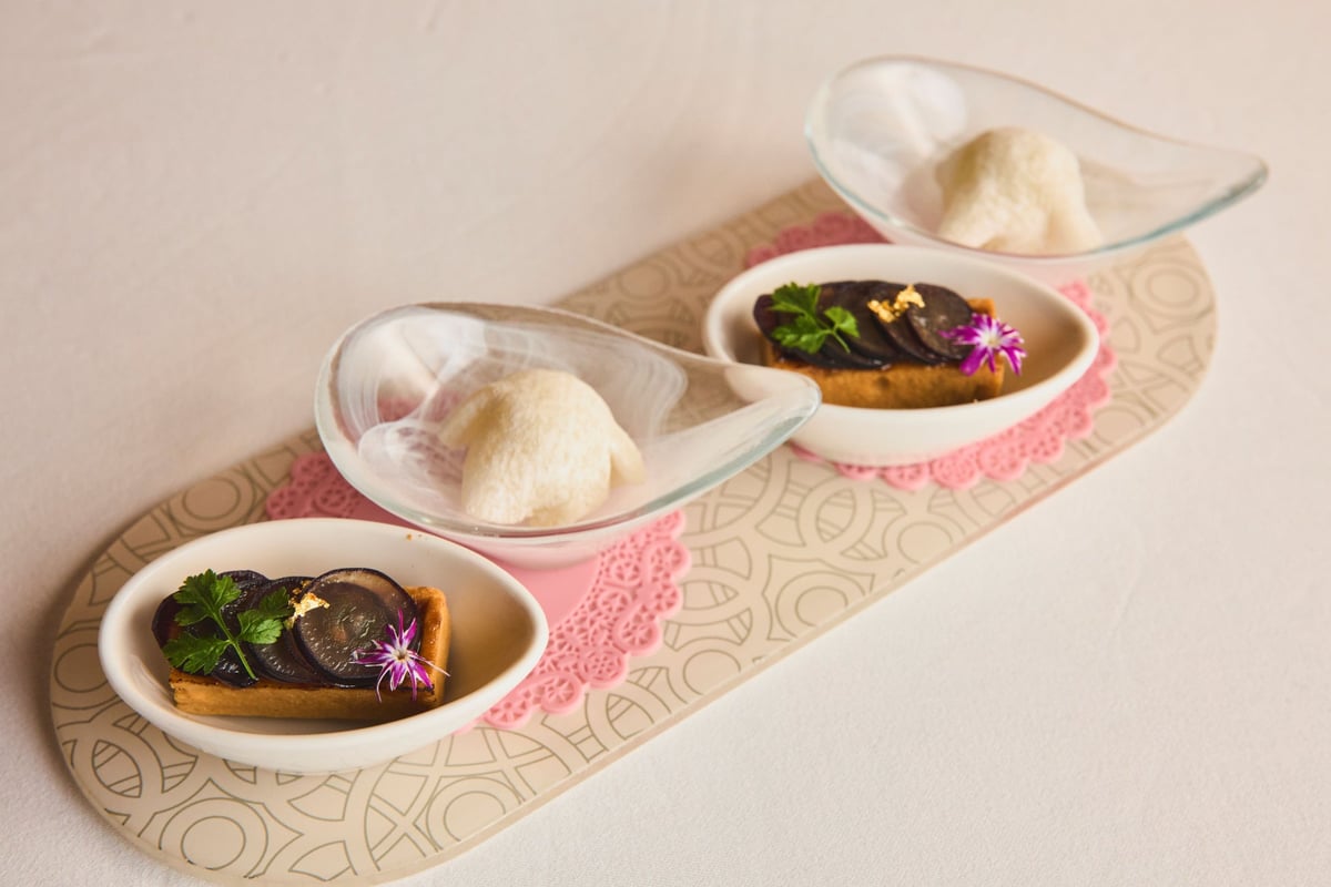 Mini Kyoho tart and Shine Muscat daifuku