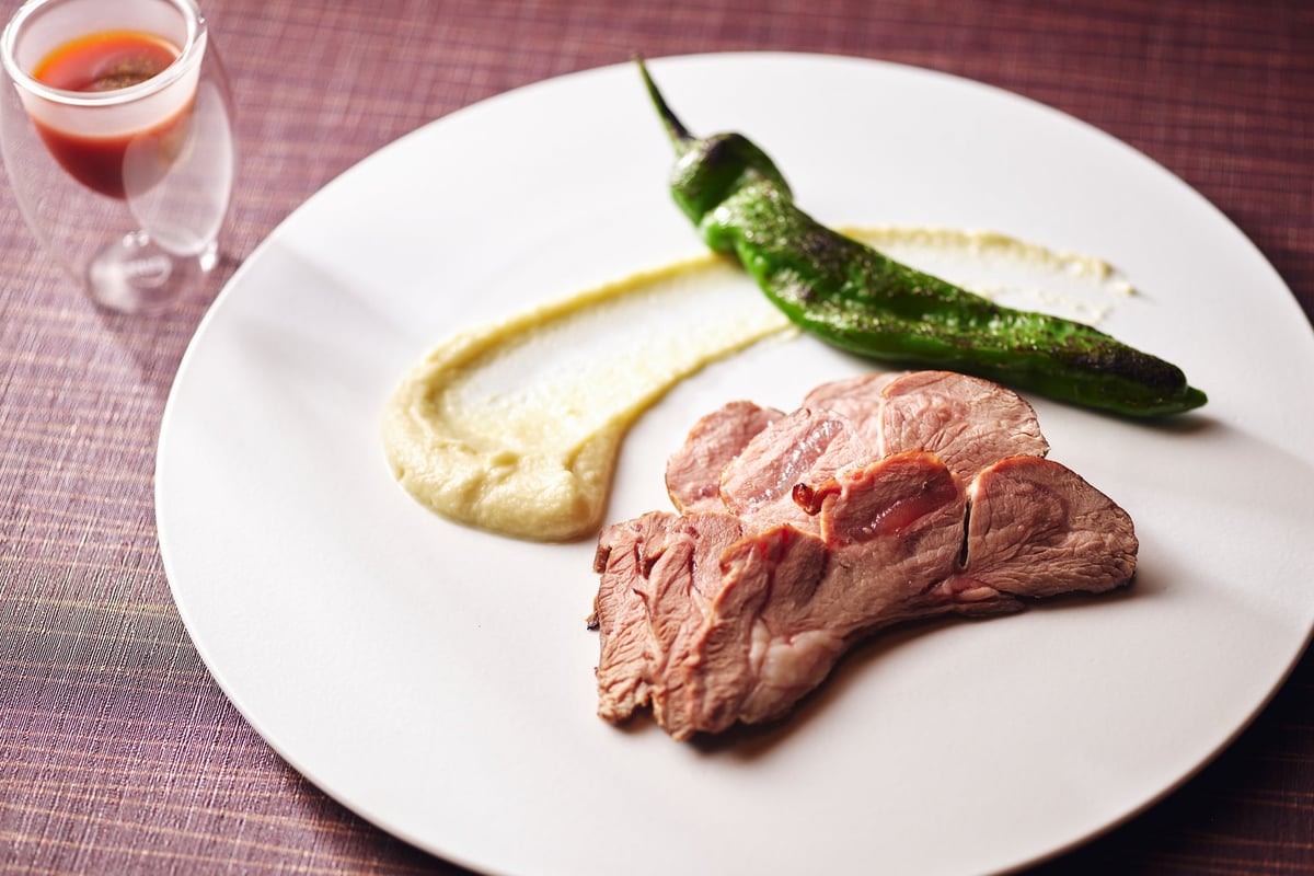 Low-temperature Roasted Lamb with Red Wine Sauce *Please note this is an image. Actual menu items may differ.