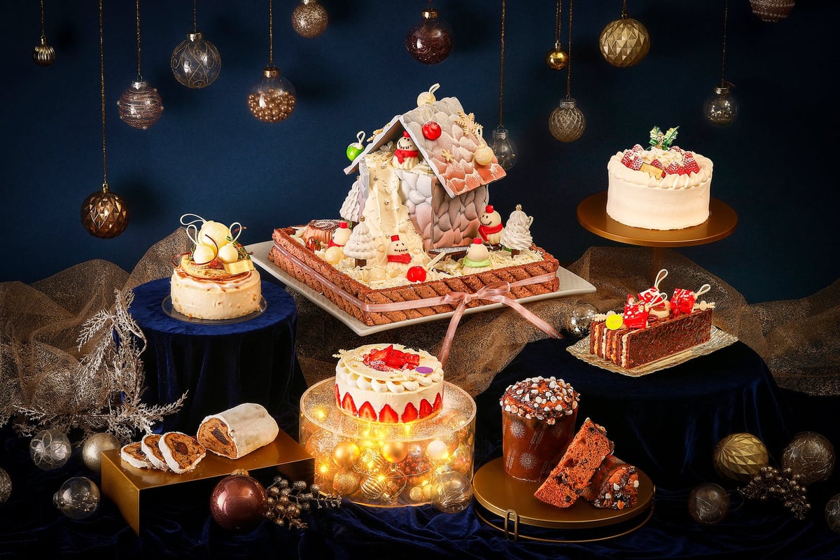 A Christmas cake & sweets collection themed 'Ornament Gallery'