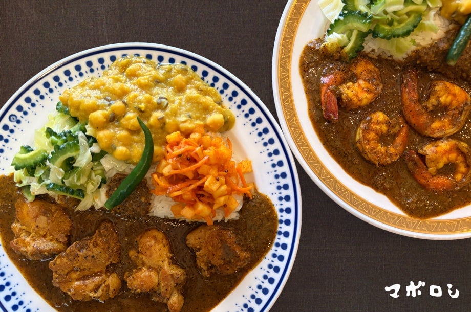 Maboroshi's Chicken Curry Plate ¥2,200 (tax included) for one person, Shrimp Curry Plate ¥2,400 (tax included) for one person.