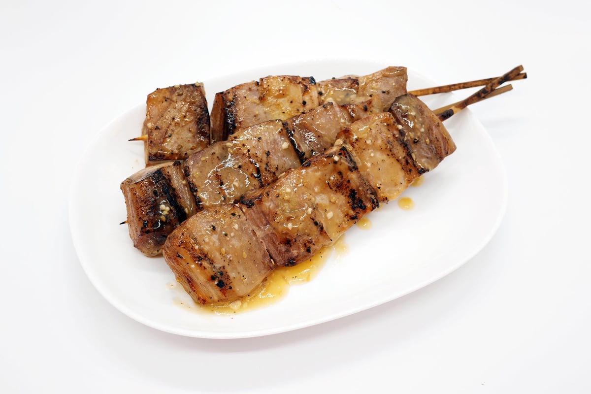 Tuna garlic salt-grilled skewer — ¥350 (tax included) per skewer