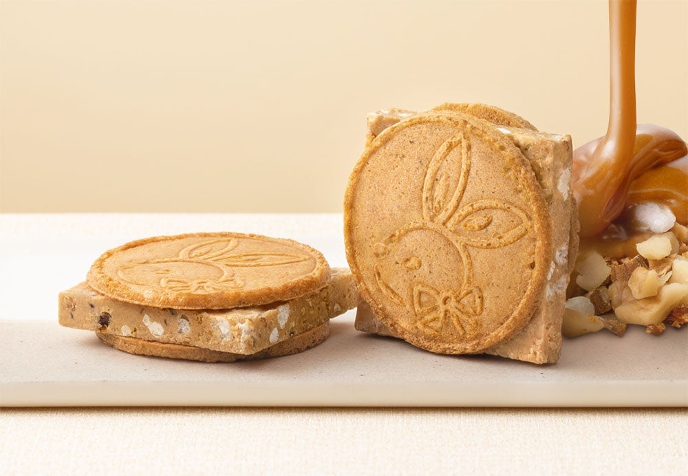 Kamakura Caramel Sandwich - 3 pieces, and Kamakura Choco Sandwich - 3 pieces, for ¥1,836 (tax included)