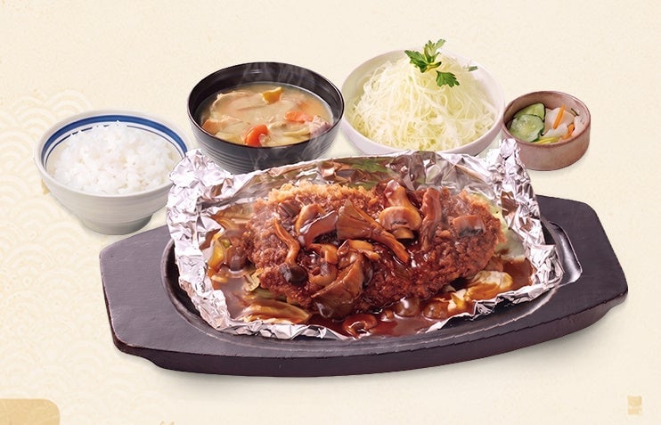 Giant natural shrimp and loin cutlet set meal — ¥2,780 (tax included ¥3,058)