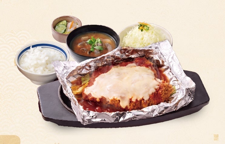 Two types of sizzling wrap set meals with natural shrimp and fillet cutlet — ¥1,680 (tax included ¥1,848)