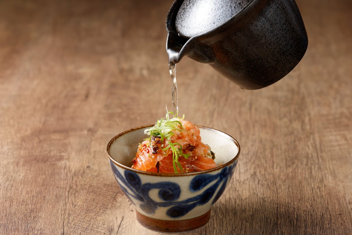 Komefuku Opens in Osaka with Unique Four-Dashi Bar and New Tempura Sushi Menu
