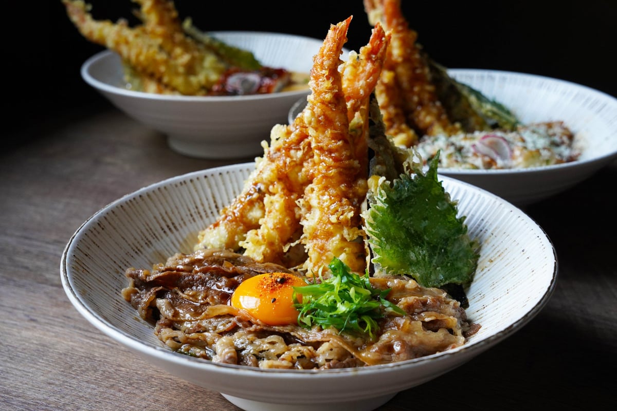 Tempura with a generous combination of main ingredients, called 'Tenmeshi'