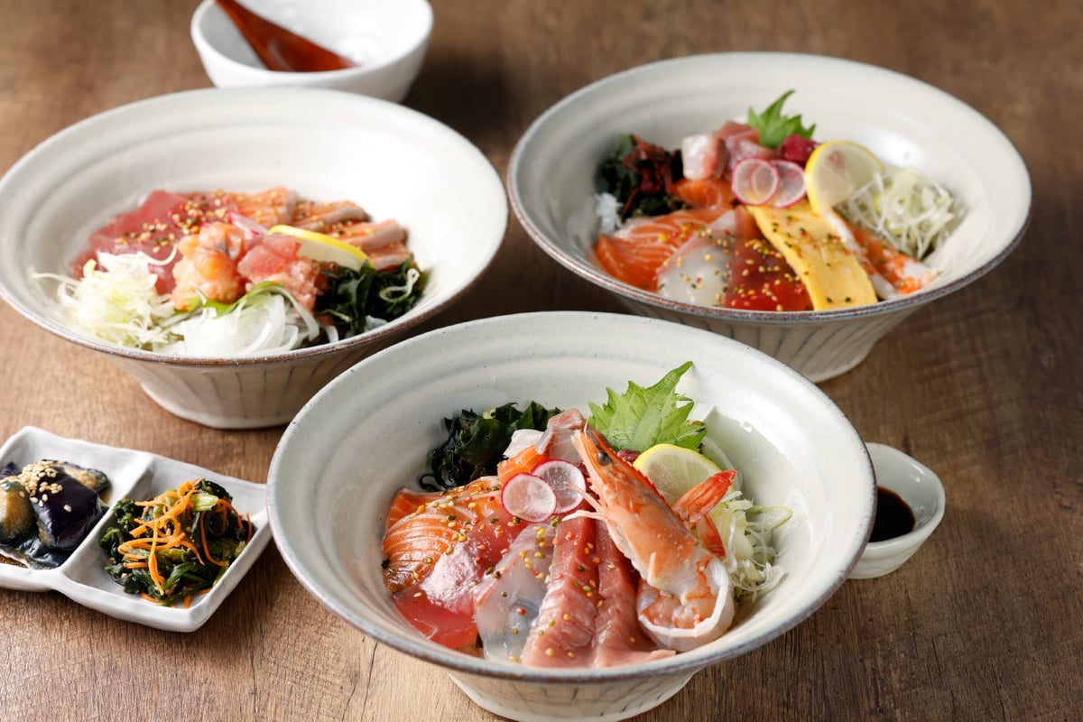 We have prepared various combinations including popular salmon, tuna, and sea bream.