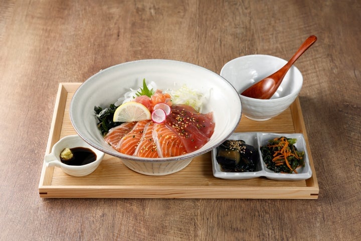 Komefuku Opens in Osaka with Unique Four-Dashi Bar and New Tempura Sushi Menu