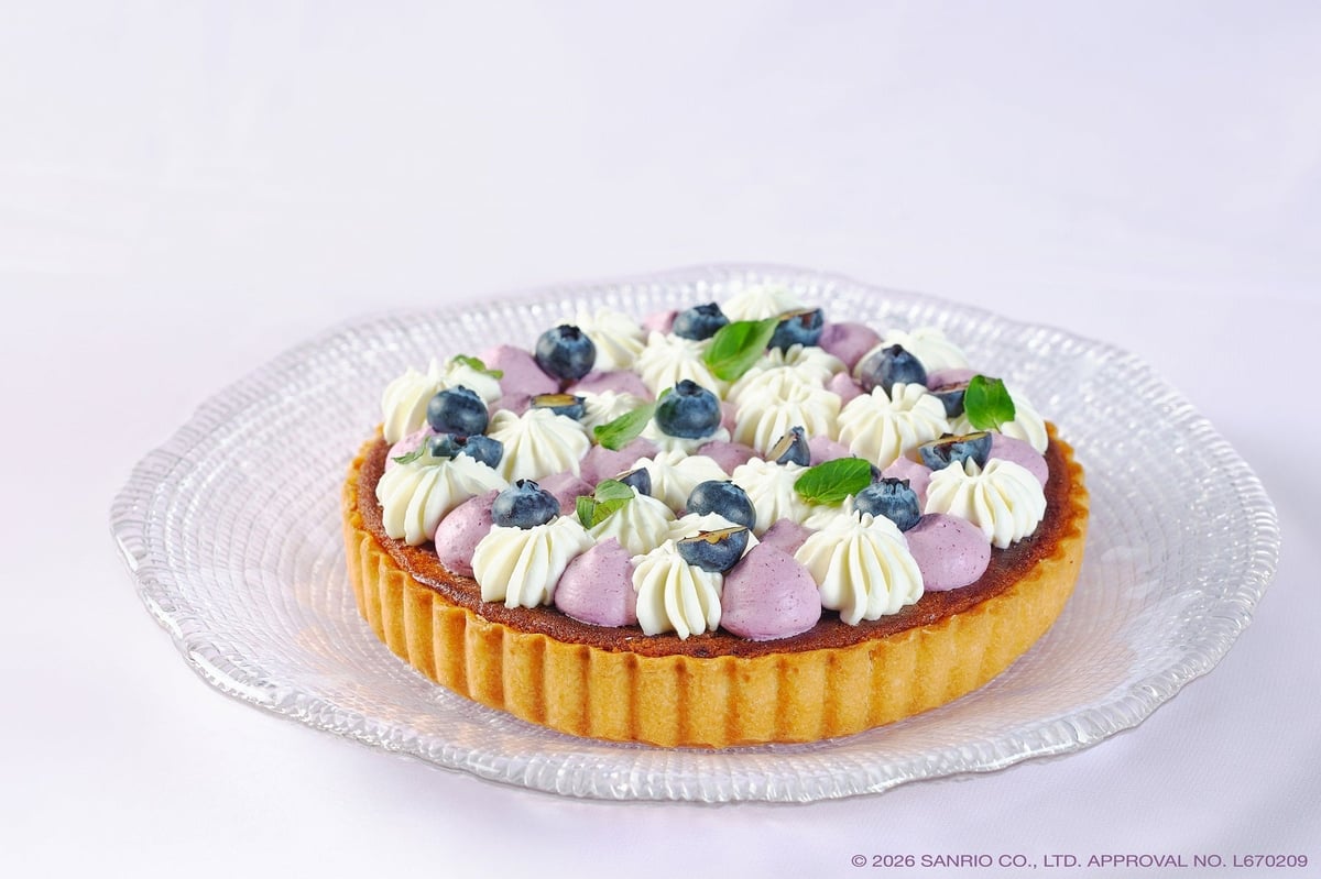 Blueberry Tart in a Formal Pose
