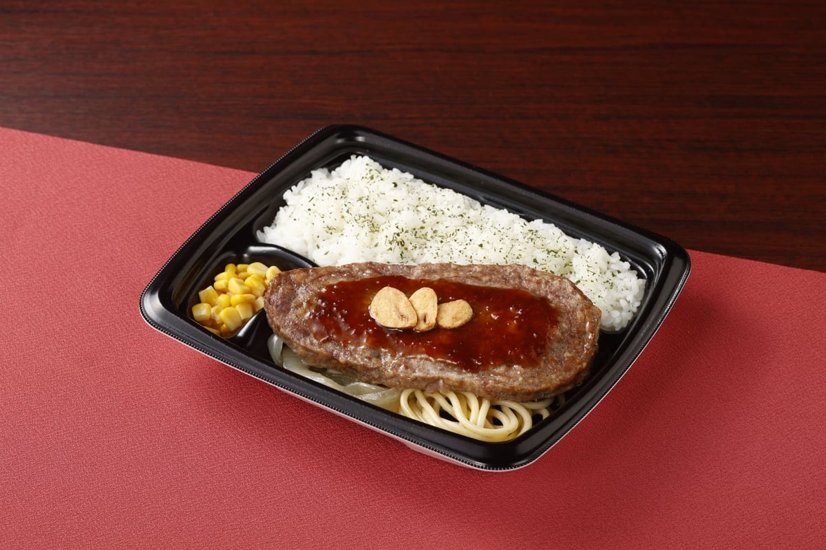 An oversized bento supervised by a long-established steak restaurant, offering satisfying portions.