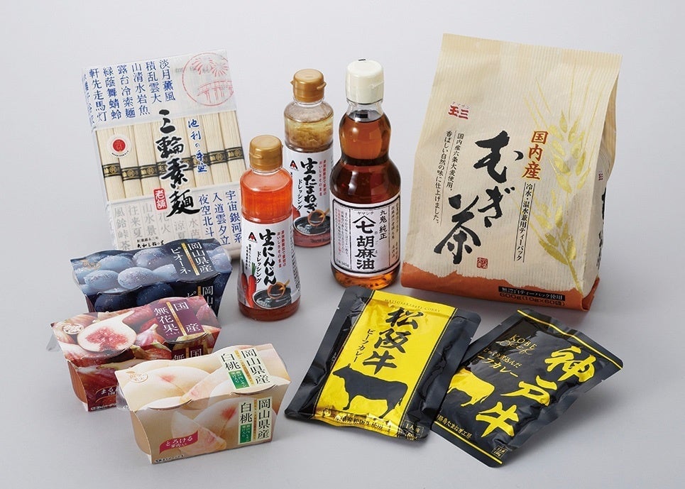 This is an image of various food items and gifts. The shabu-shabu hot pot with domestically sourced pike conger eel, wheat gluten, and yuba is priced at ¥10,800 (tax included). There are also summer vegetable and four-cheese pizzas, each costing ¥6,480 (tax included). Additionally, there are simplified packaging products such as Ibo Nito premium somen noodles for ¥2,376 (tax included, shipping not included) and Honkarebon Katsuo-bushi Stories (50 bags) for ¥2,214 (tax included, shipping not included). As a gift, a Seibu/Sogo original cooling mini bag is available for ¥15,000 (tax included) at the Mid-Year Gift Center.