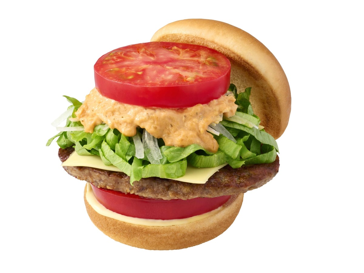 MOS Burger Offers ¥920 Tomato Burgers Using Takano Town Tomatoes in Hiroshima