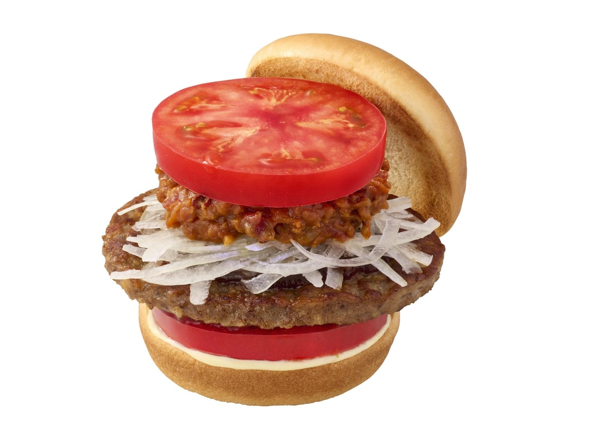 MOS Burger Offers ¥920 Tomato Burgers Using Takano Town Tomatoes in Hiroshima