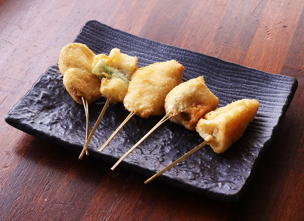 New Izakaya 'Motsuyaki Kushikatsu Asachan' Opens in Hiratsuka