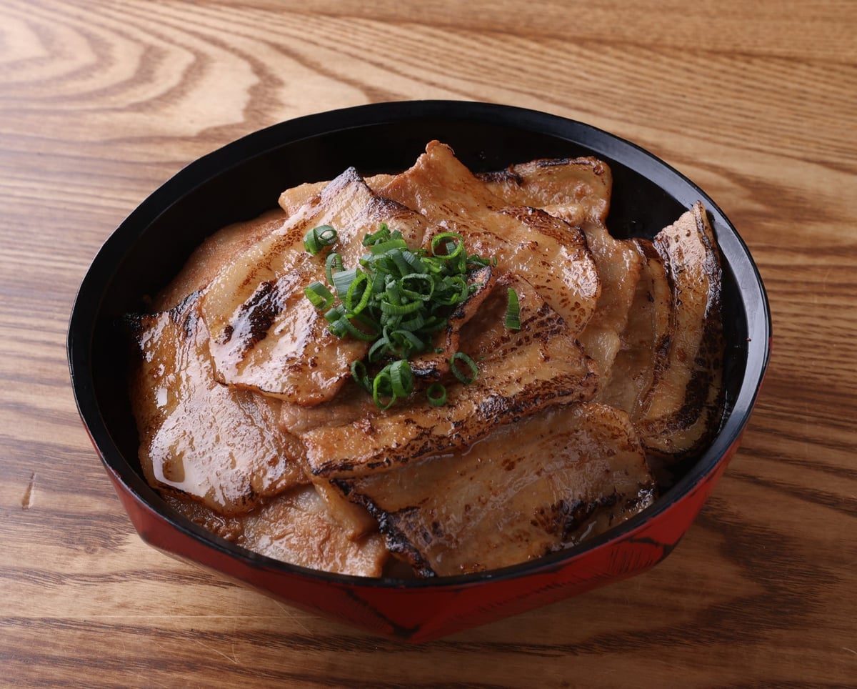 New Izakaya 'Motsuyaki Kushikatsu Asachan' Opens in Hiratsuka