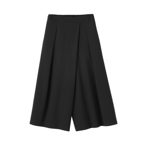 Muji Launches New "Straight Tailored" Clothing Series in Japan