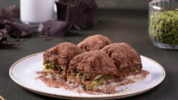 nadir gullu cold pistachio baklava divan dubai chocolate shinjuku takash 01