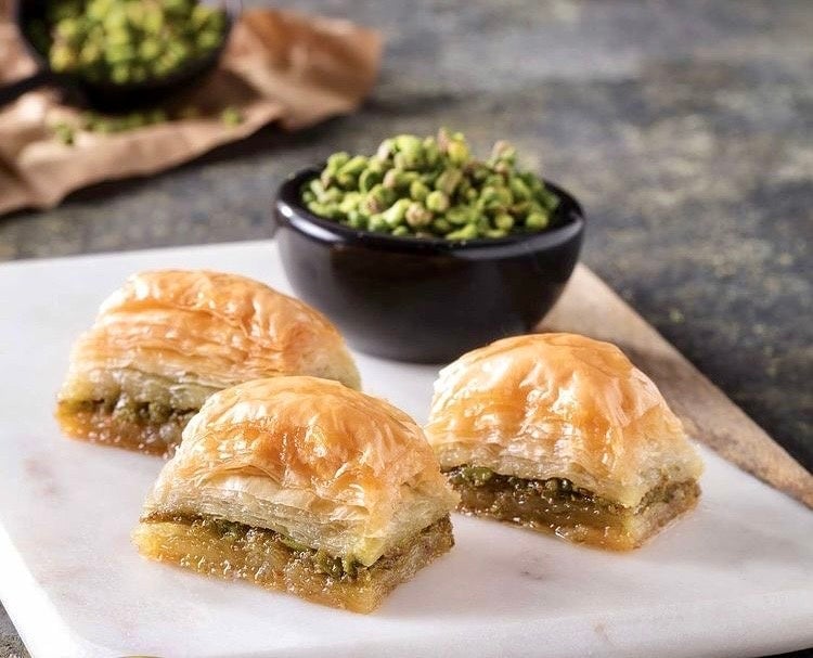 Nadir Gullu Pistachio Baklava — 4 pieces for ¥2,700 (tax included)