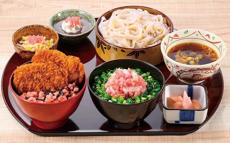 ◆Hirekatsu and Seafood Mini Donburi and Small Noodle Trio Set Small Udon Set (photo) ¥1,690 (tax included ¥1,859) Small Soba Set ¥1,780 (tax included ¥1,958)
