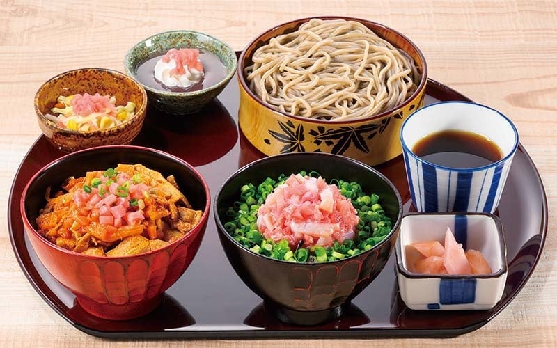 ◆Pork Belly and Seafood Mini Donburi and Small Noodle Trio Set Small Soba Set (photo) ¥1,780 (tax included ¥1,958) Small Udon Set ¥1,690 (tax included ¥1,859)