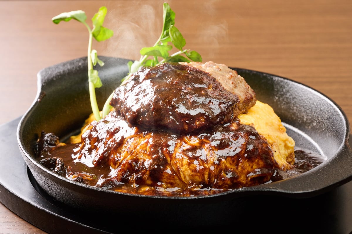 Hamburger Omelette Rice — ¥1,490 (tax included)