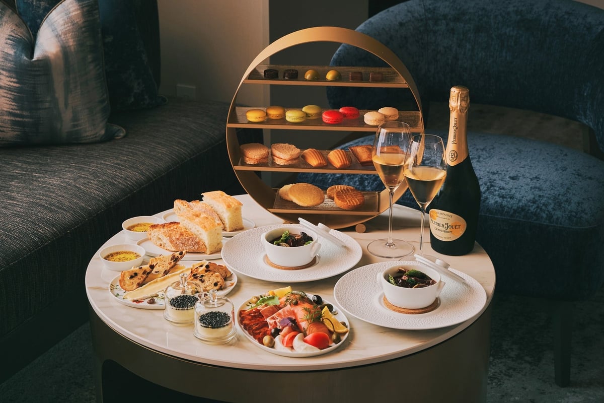 located on the top floor, offers a variety of gourmet experiences that change with the seasons.
