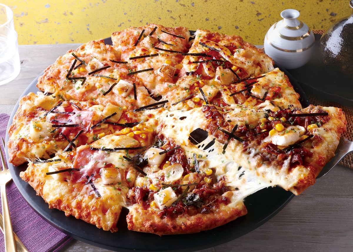 PIZZA-LA Launches Seasonal Mochi and Japanese-Style Pizza with Moon Viewing Set in Japan