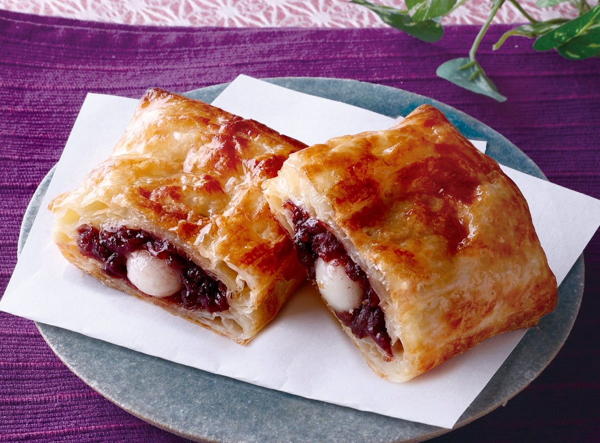 PIZZA-LA Launches Seasonal Mochi and Japanese-Style Pizza with Moon Viewing Set in Japan