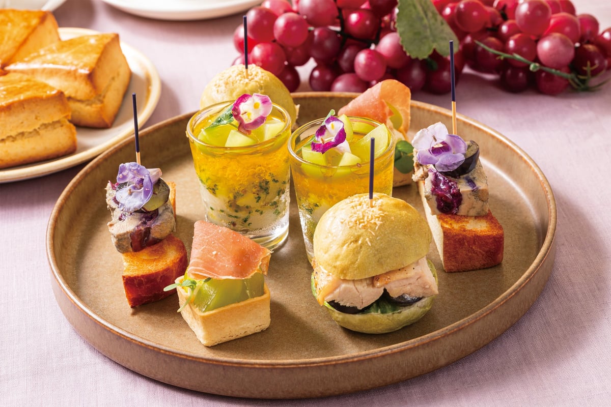 Rose Hotel Yokohama Debuts Shine Muscat Grape Fair with Seasonal Sweets