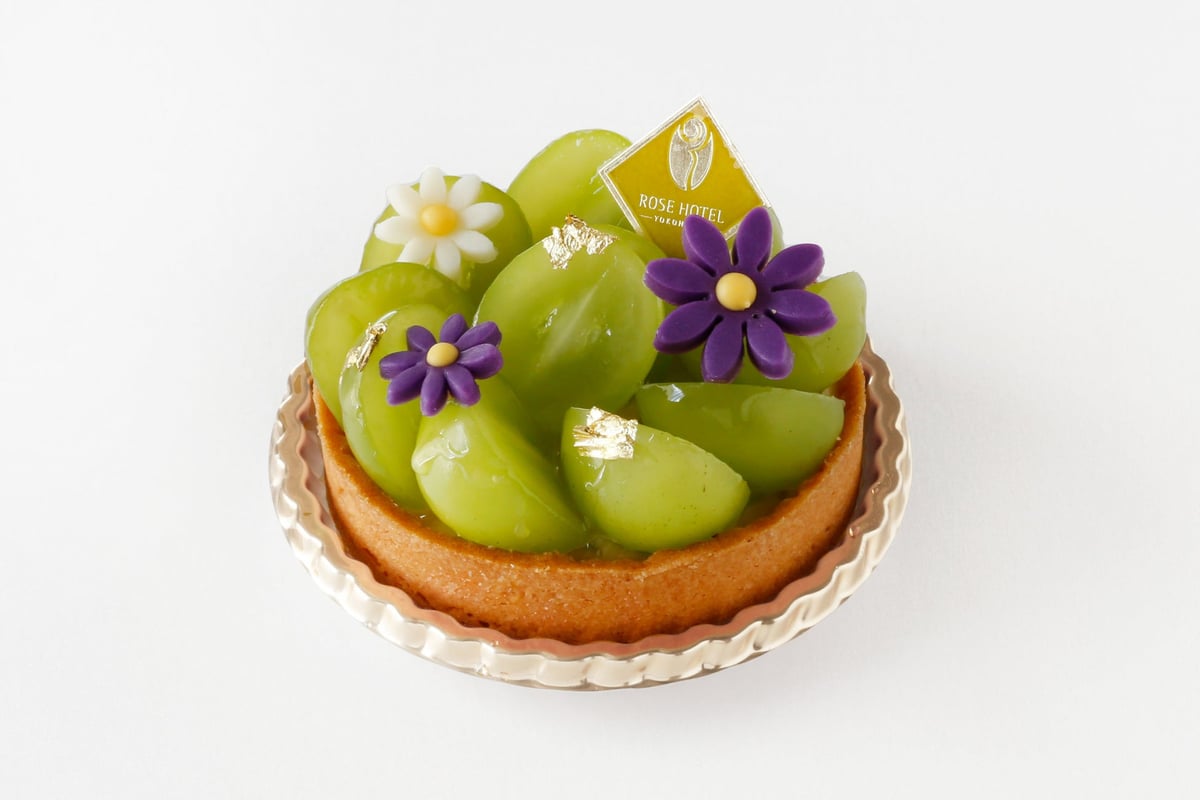Shine Muscat Tart ¥1,318 (tax included)