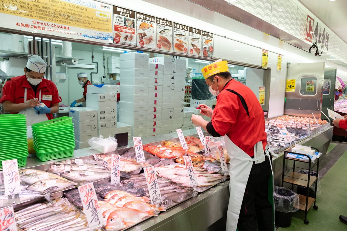 At the face-to-face counter, filleting is offered free of charge.