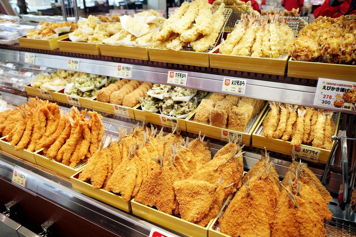 Plenty of freshly fried and grilled fish dishes are on offer.