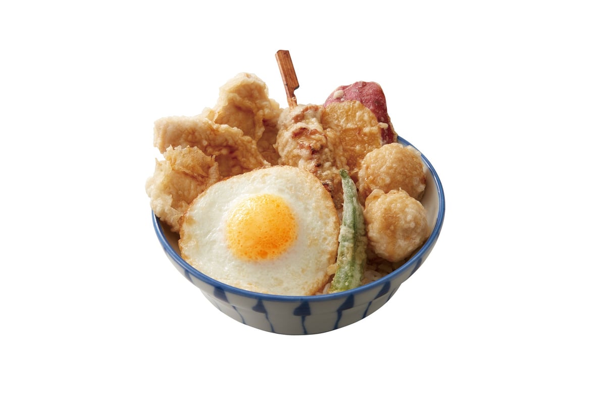 Try the Otsukimi Tempura Set Meal for ¥1290 (tax included).