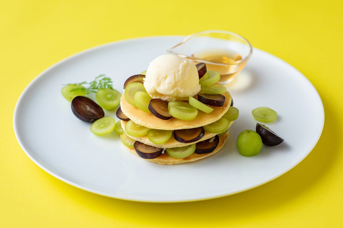 Chewy Pancake with Shine Muscat and Kyoho Grapes