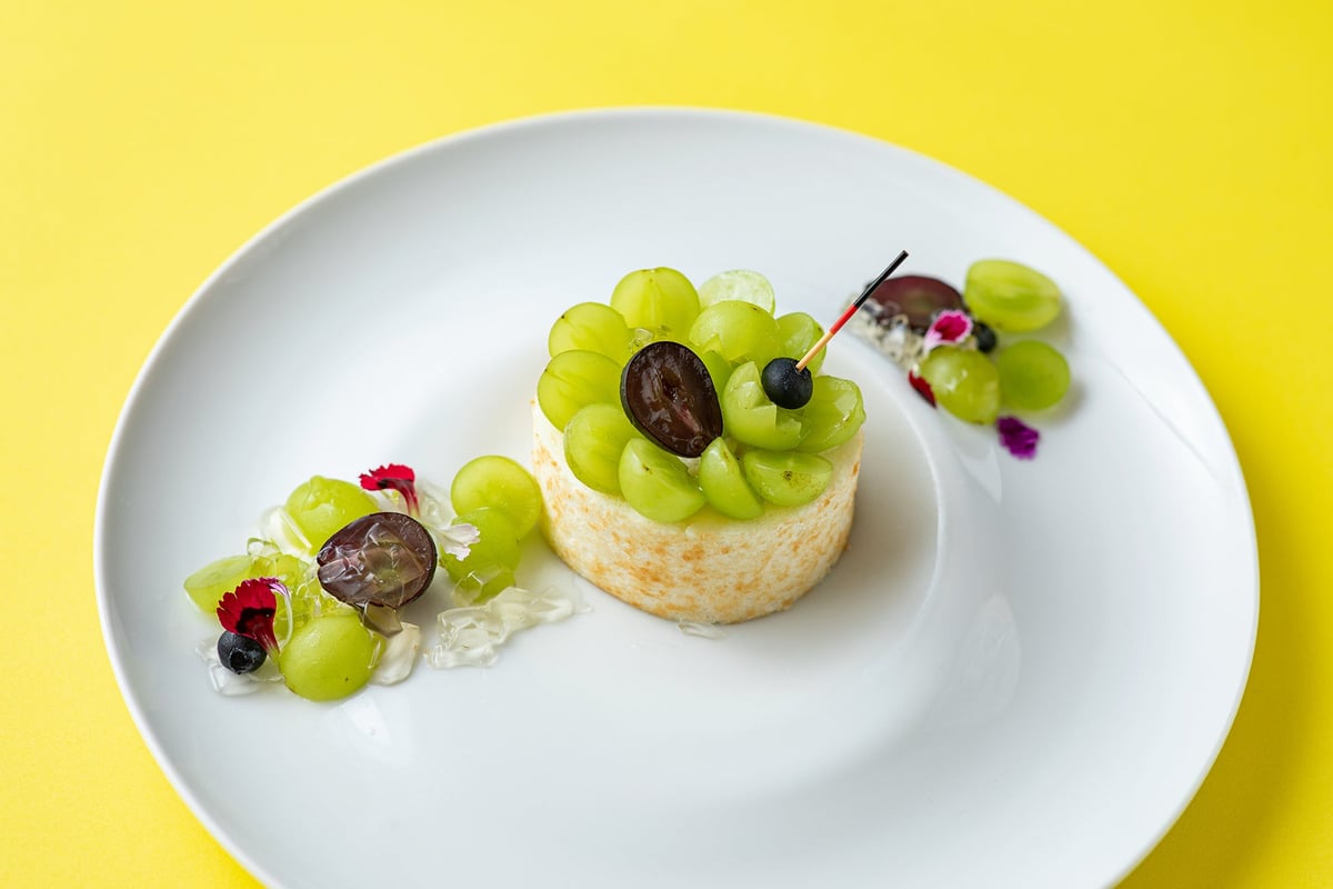 Shine Muscat Roll Cake