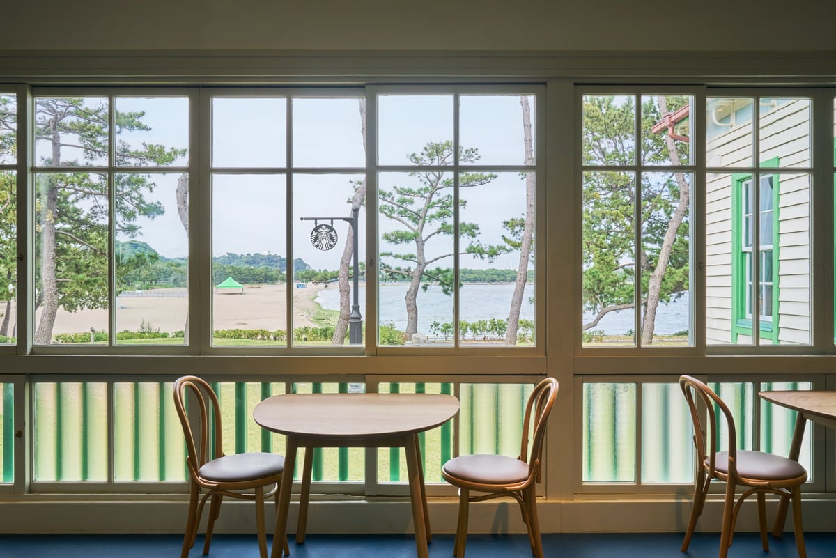 Starbucks Opens Seasonal Cafe in Historic Yokohama Umi-no-Koen Park Building